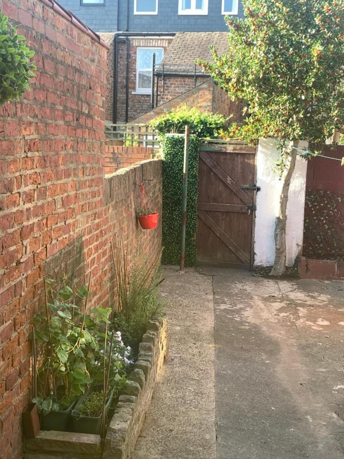 Lovely City Town House With Free Parking Sleeps 2 To 6 Guests York Eksteriør billede