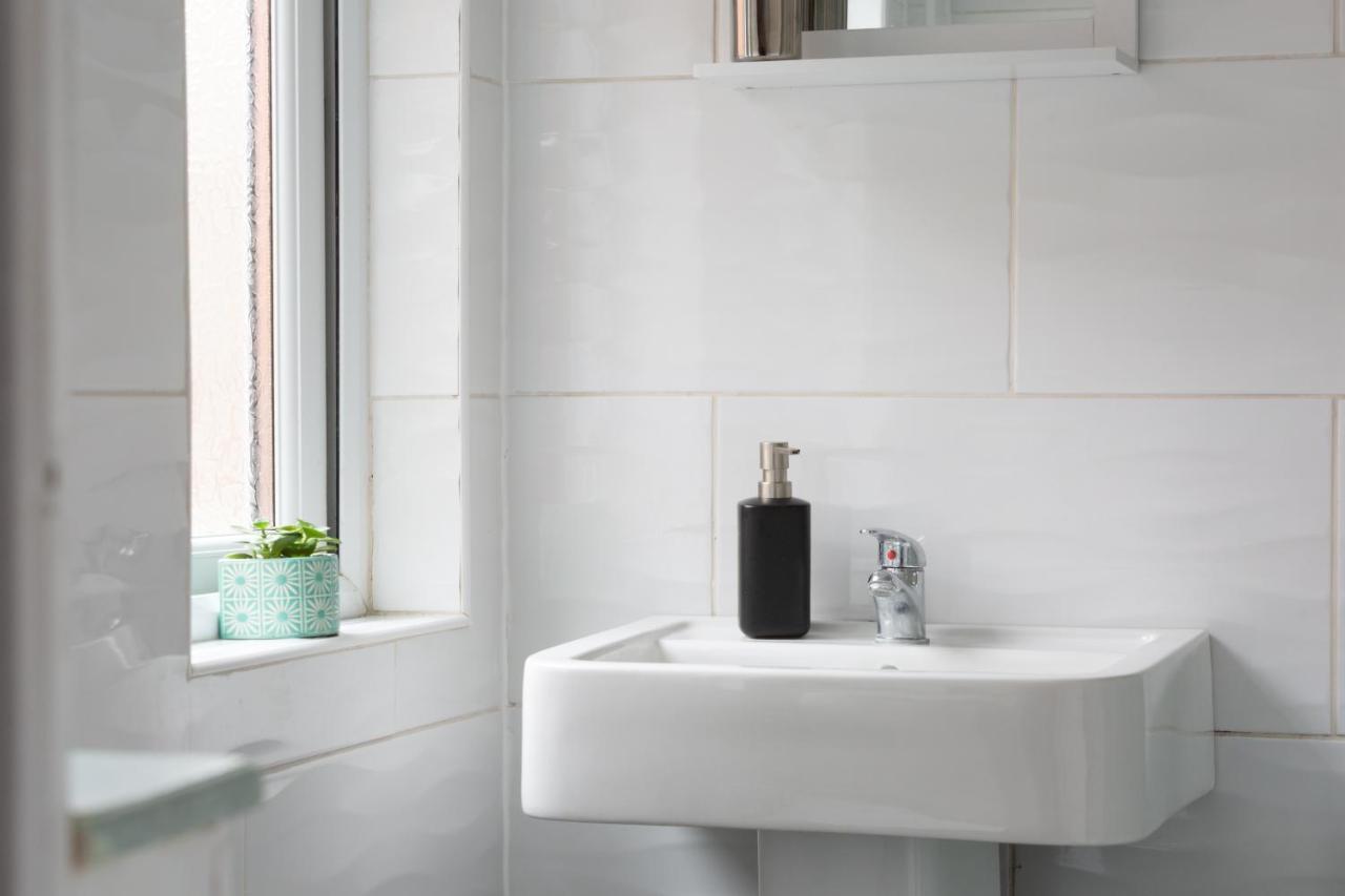 Lovely City Town House With Free Parking Sleeps 2 To 6 Guests York Eksteriør billede