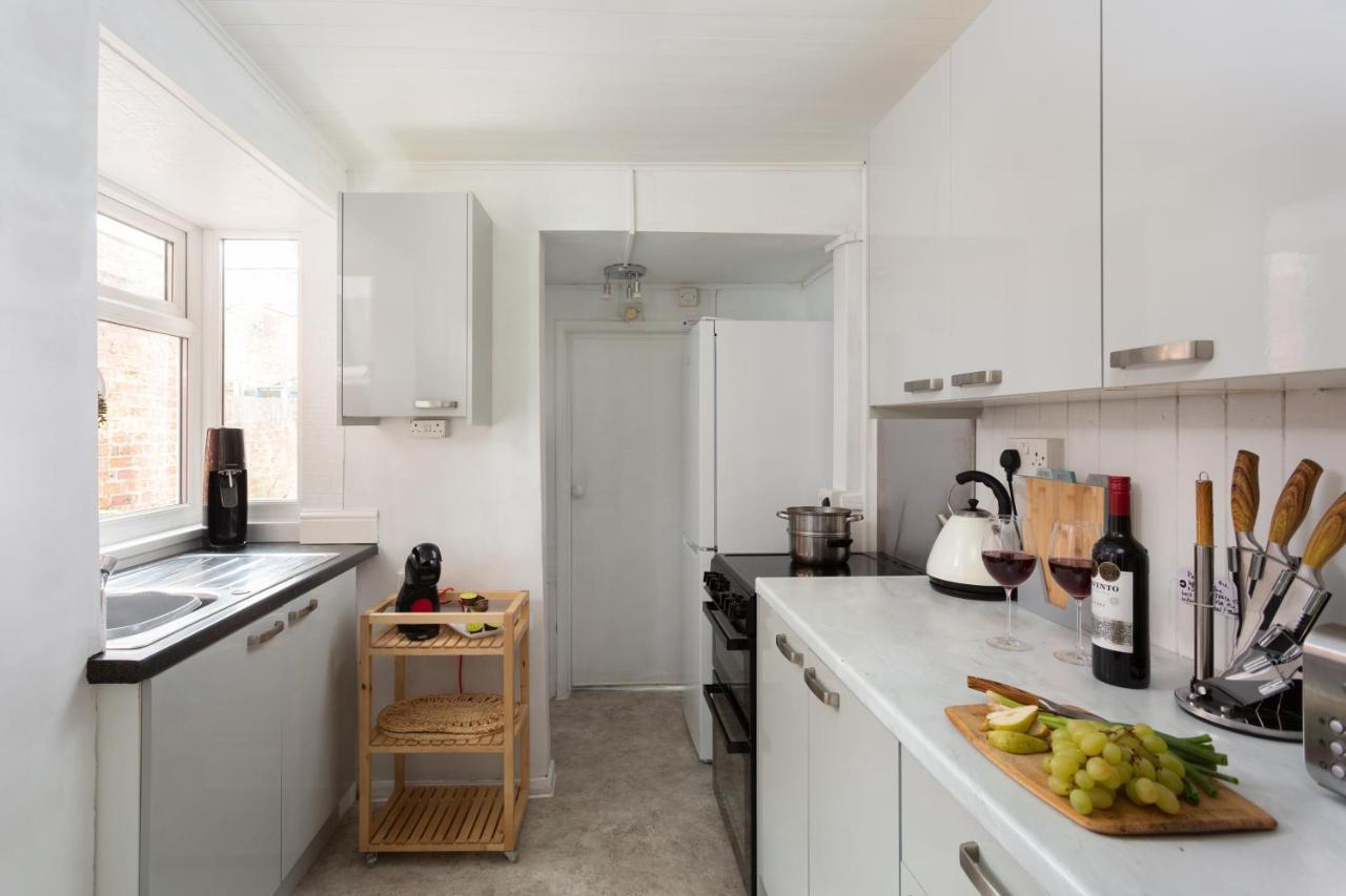 Lovely City Town House With Free Parking Sleeps 2 To 6 Guests York Eksteriør billede