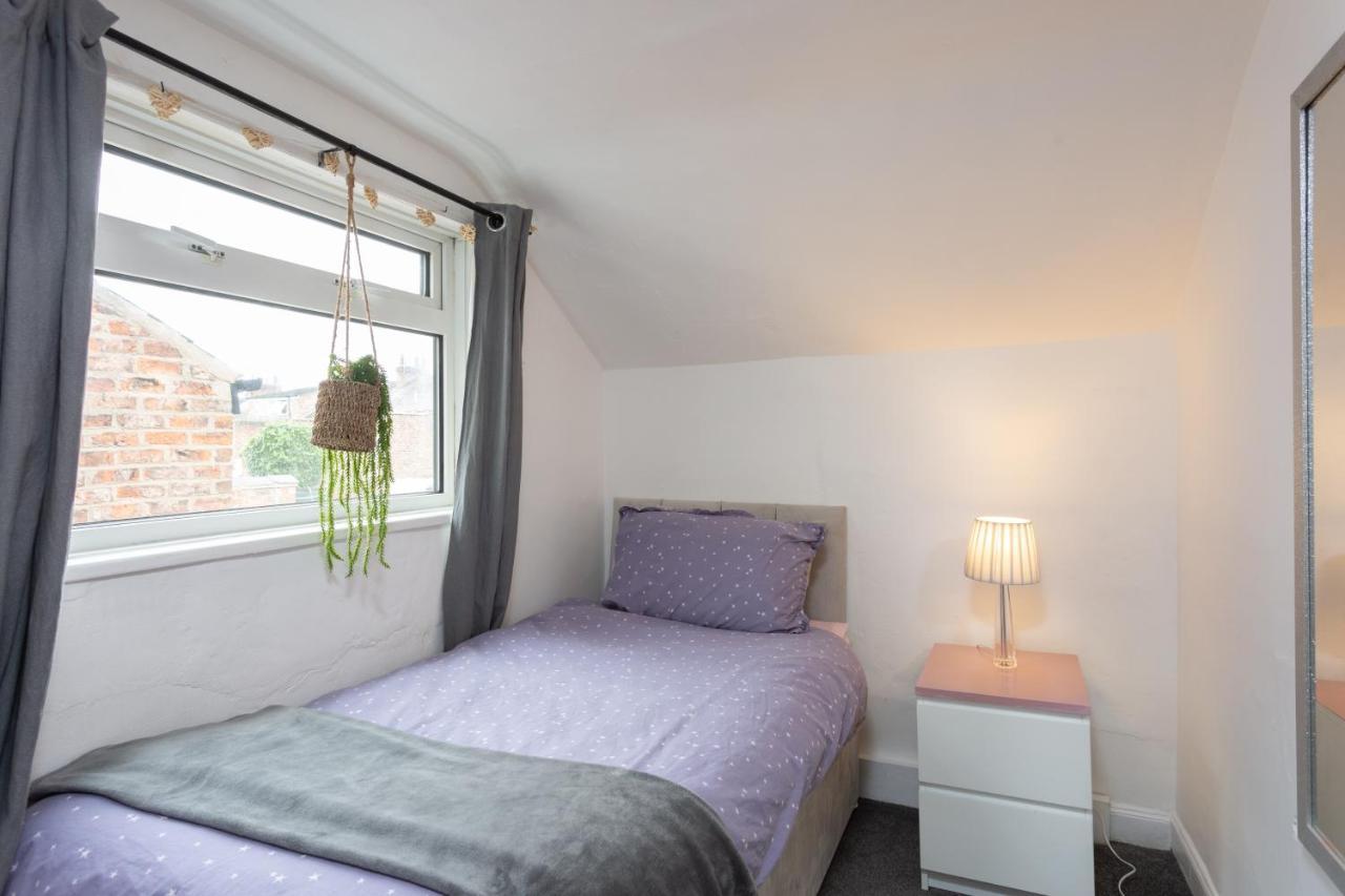 Lovely City Town House With Free Parking Sleeps 2 To 6 Guests York Eksteriør billede